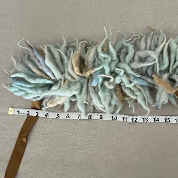 Scarf - handknit - wool - light colours with amber/bronze satin ribbon tie - Picture 3 of 6